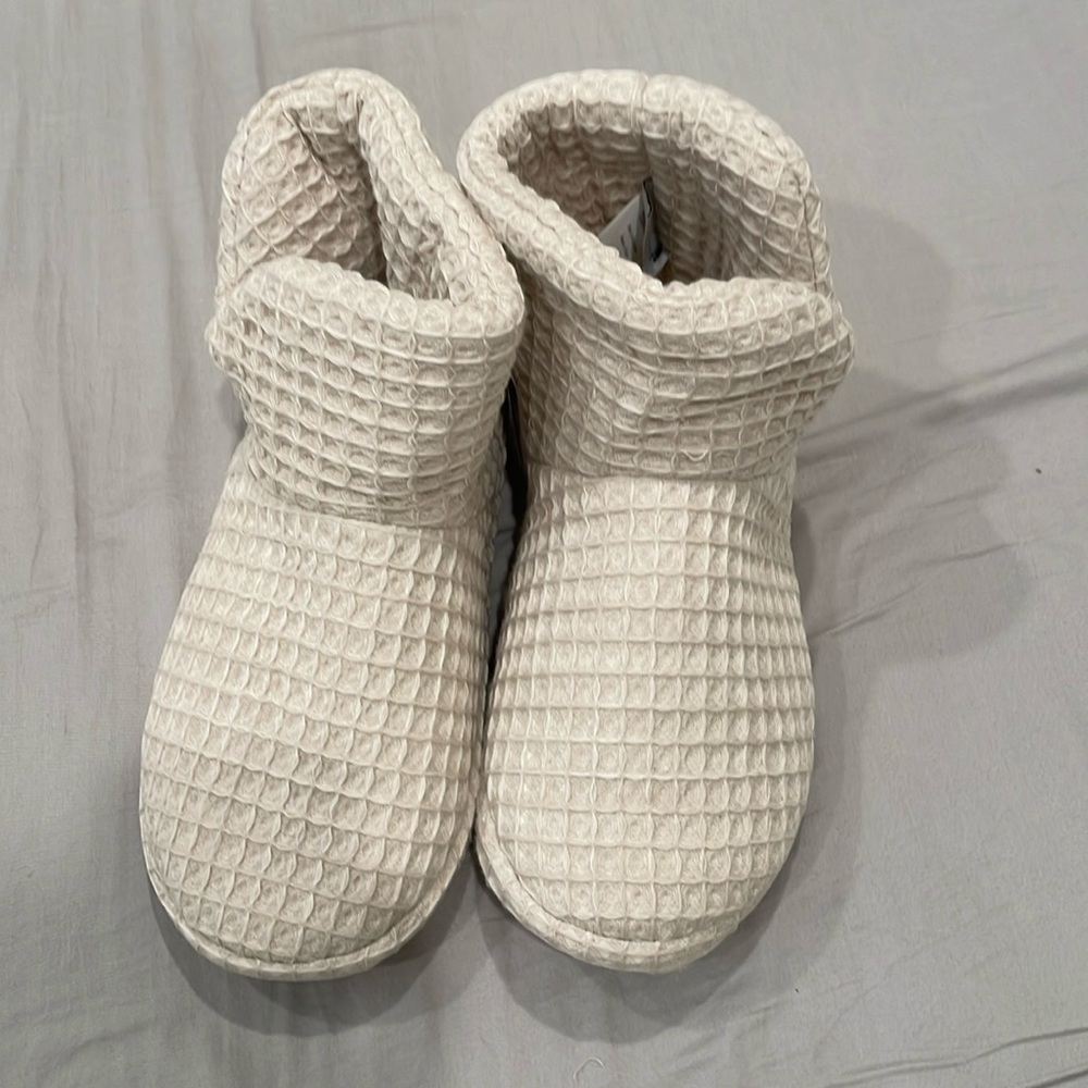 Brand new parachute home waffle boots